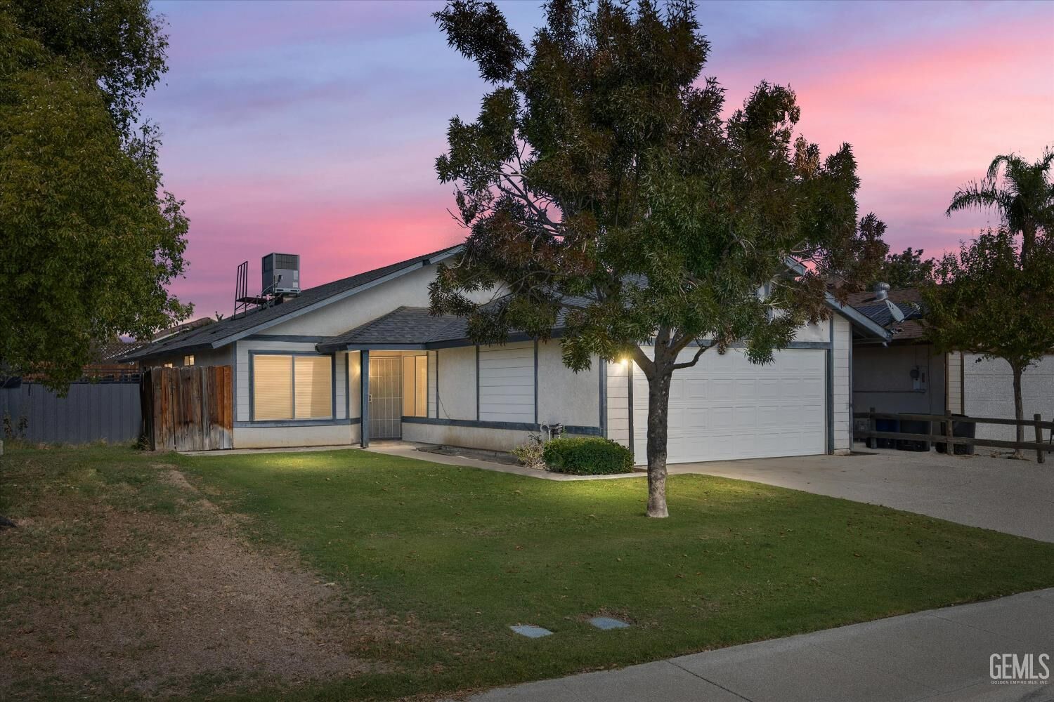 Property Photo:  1516 Canyon Court  CA 93307