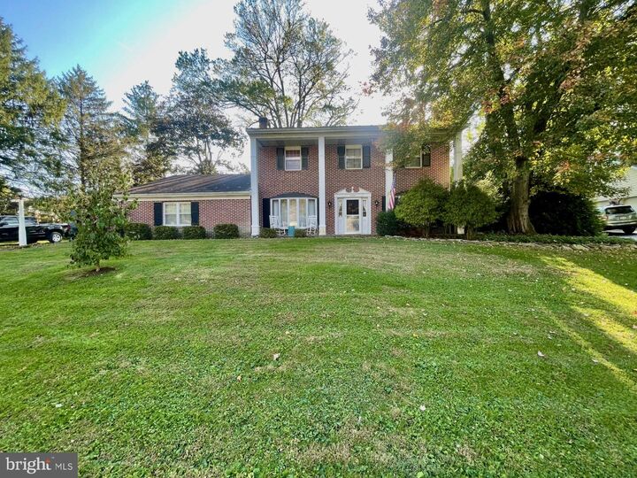 1124 Colonial Road  Lancaster PA 17603 photo