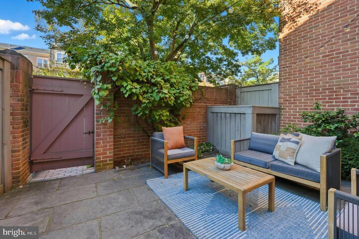 Property Photo:  4286 Massachusetts Avenue NW  DC 20016 