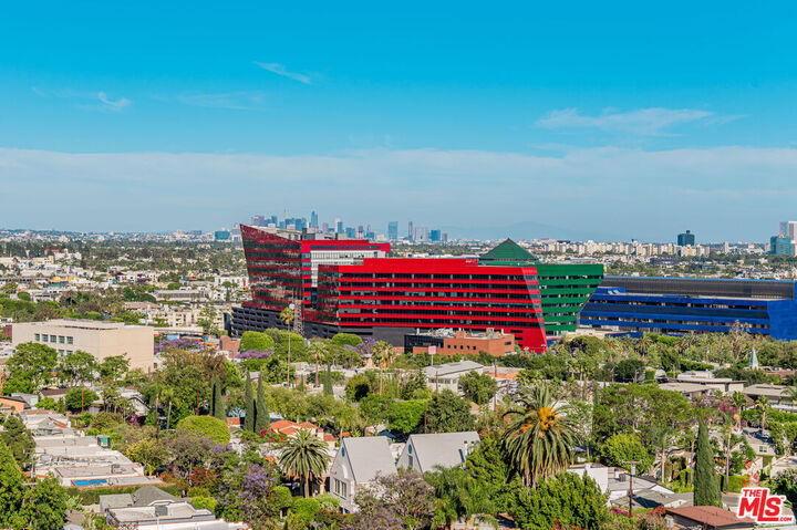 Property Photo:  838 N Doheny Dr  CA 90069