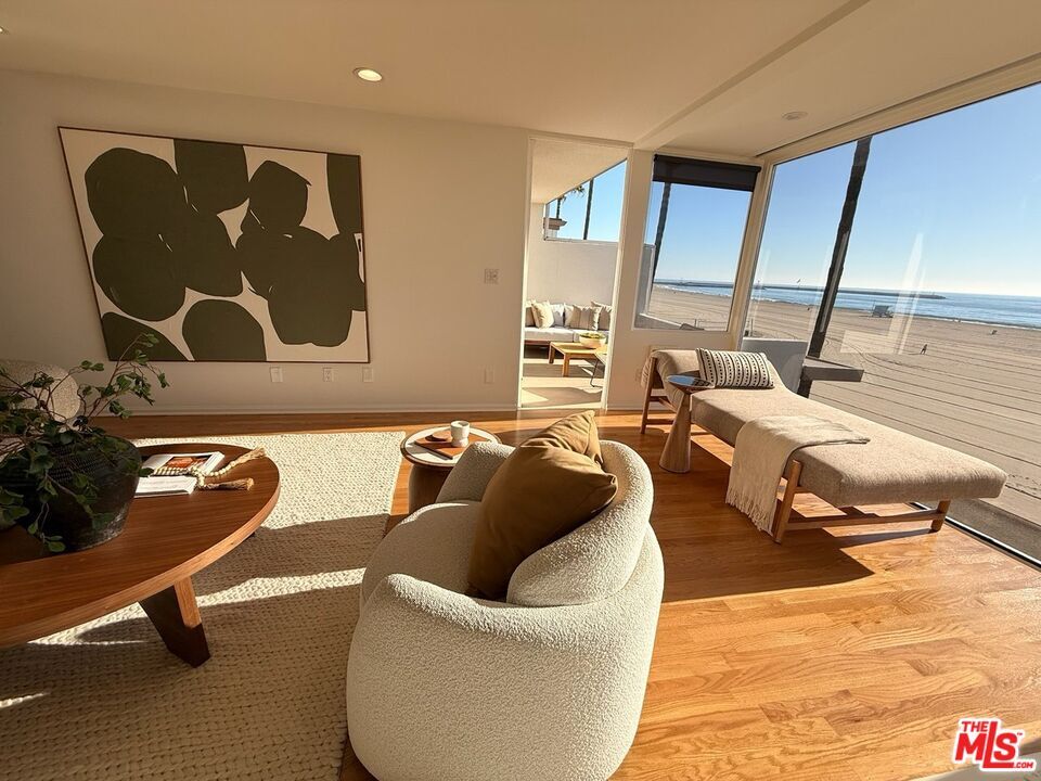 Property Photo: 6 SW Northstar St CA 90292