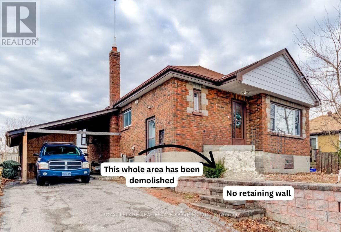 Property Photo:  122 Chadburn Street  ON L1H 5V4 