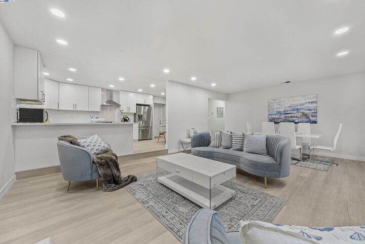 Property Photo:  3134 Warwick Rd  CA 94555