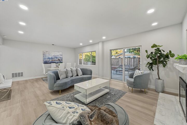 Property Photo:  3134 Warwick Rd  CA 94555 