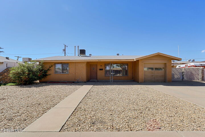 Property Photo: 909 Apple Lane TX 79925