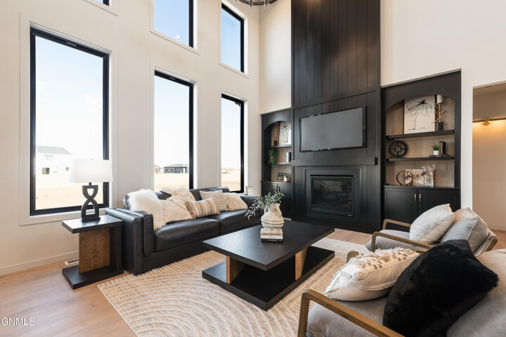 Property Photo:  2415 Dutton Circle SE  ND 58554