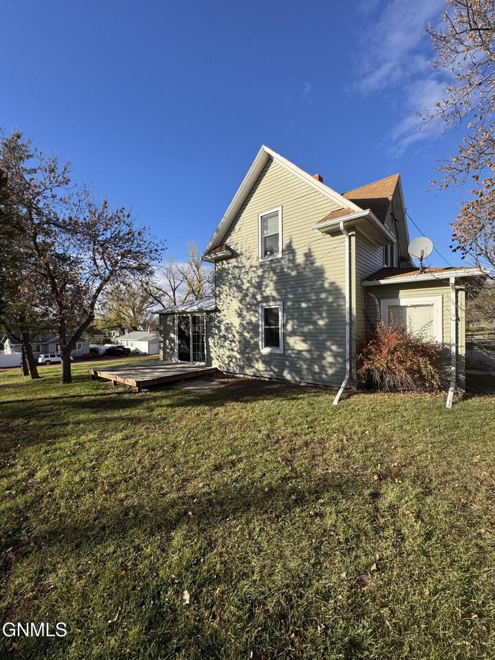 Property Photo: 311 3rd Street NE ND 58622
