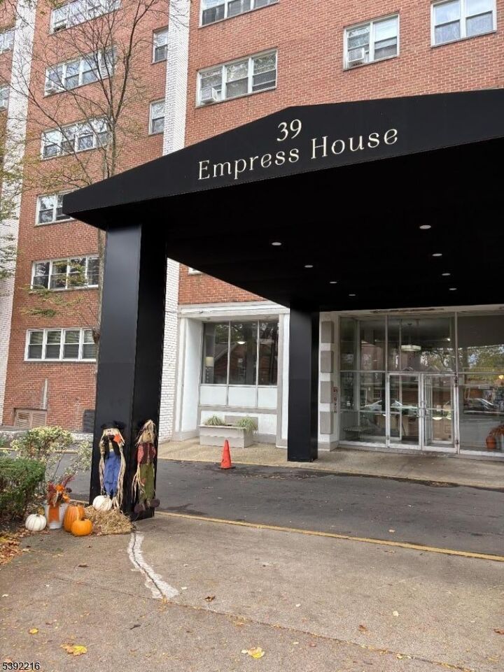 Property Photo: 39 E 39th St 412 NJ 07514