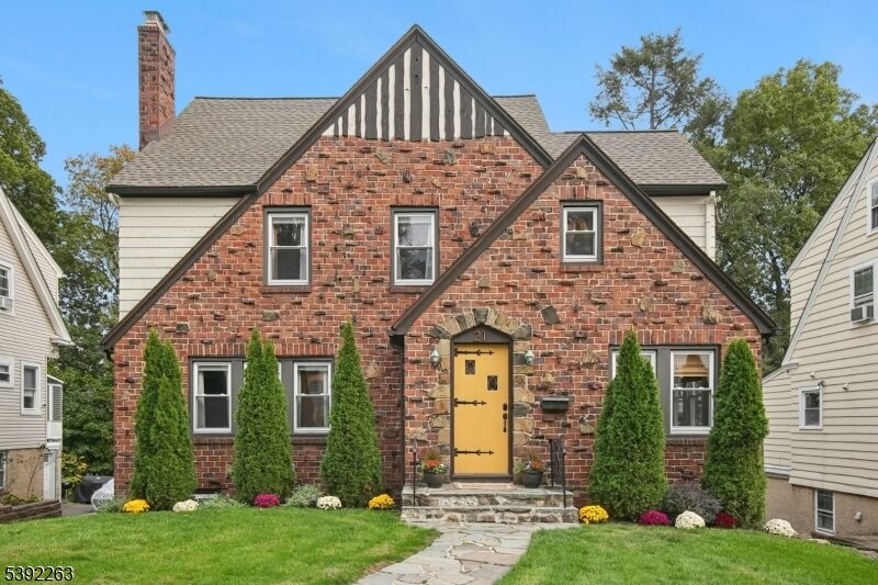 Property Photo:  21 Glen Rd  NJ 07052 