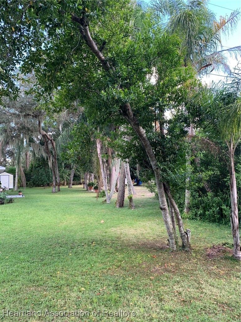 Property Photo:  2222 N Holly Avenue  FL 33825 