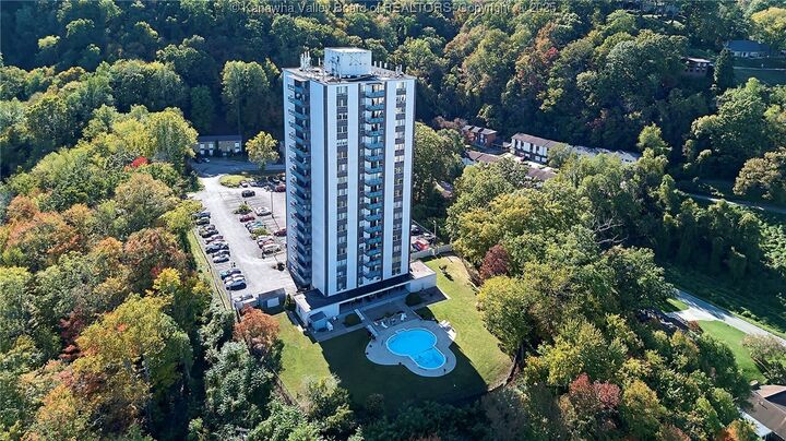 Property Photo:  1800 Roundhill Road 1703  WV 25314