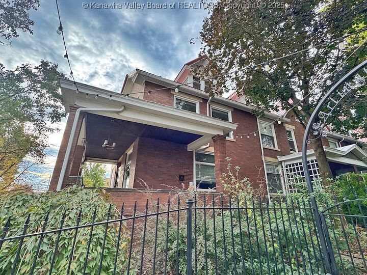 Property Photo:  2 Arlington Court  WV 25301