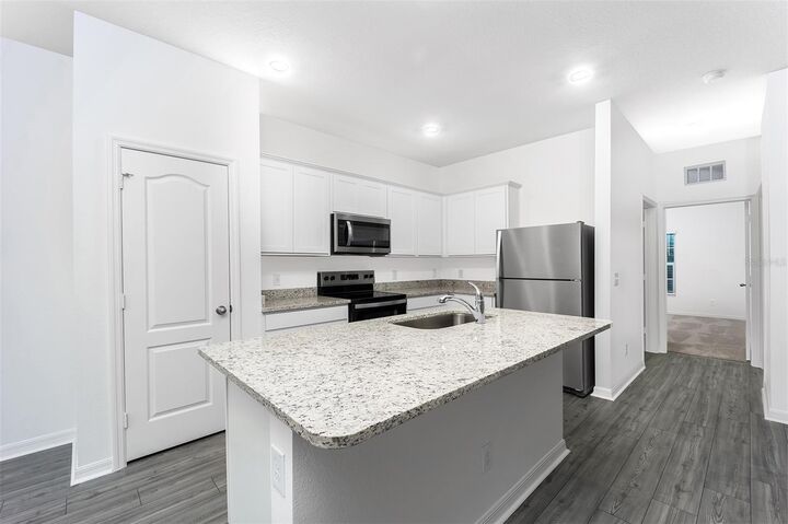 Property Photo: 330 Aster Court FL 34759