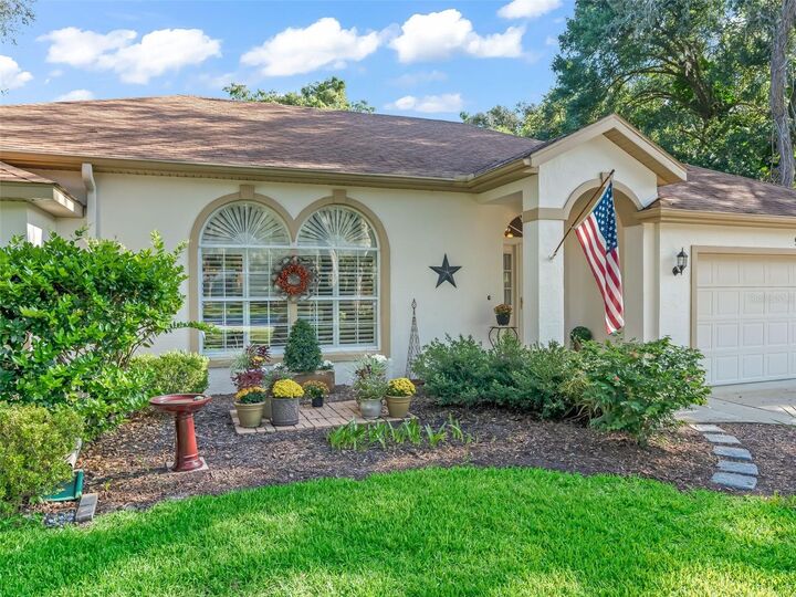 Property Photo:  9856 Fairway Circle  FL 34788