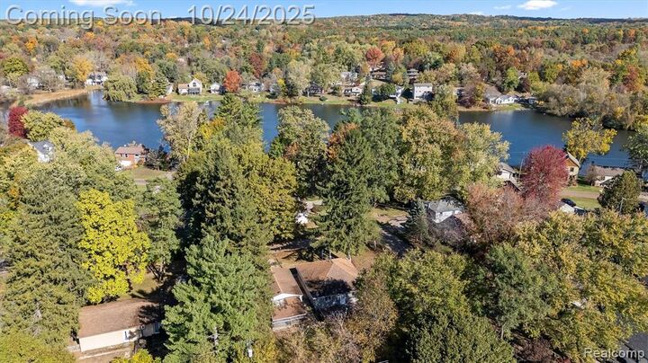 1334 De Goff Court  Lake Orion MI 48362 3703 photo