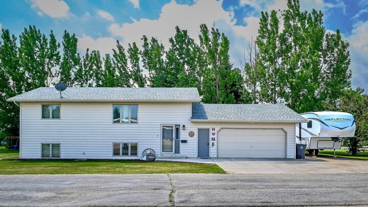 25 Walther Ave SW  Berthold ND 58718 photo