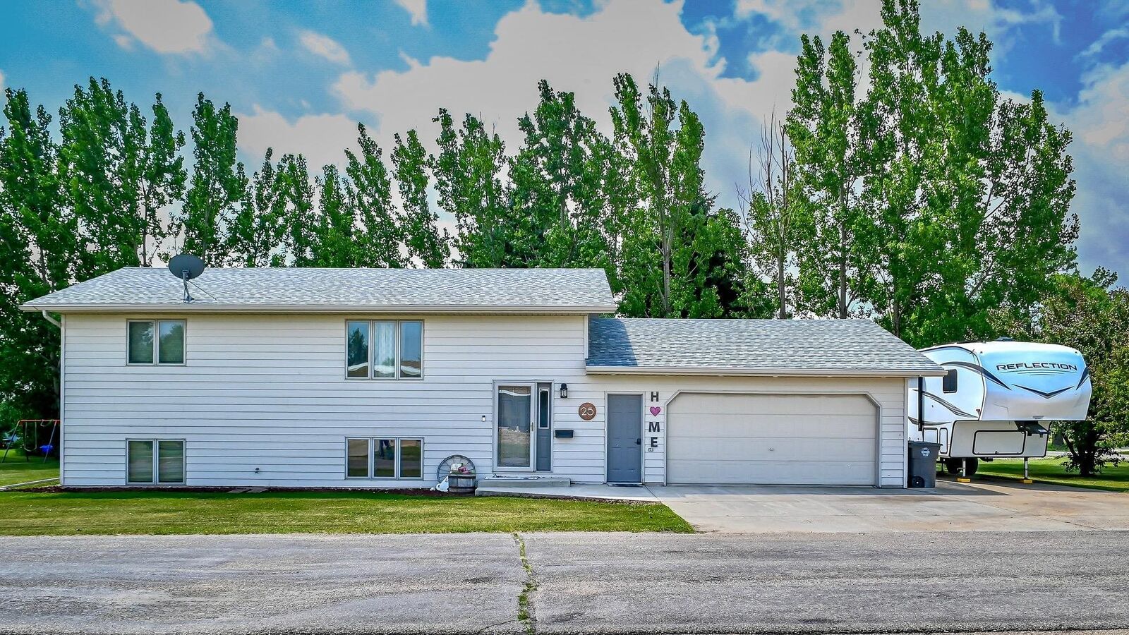 Property Photo:  25 Walther Ave SW  ND 58718 