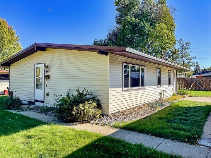 Property Photo: 145 26th St SW ND 58701
