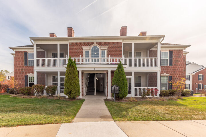 1008 W Summerfield Glen Circle  Ann Arbor MI 48103 photo