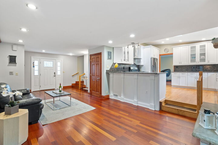 Property Photo: 1727 Ellendale Drive IL 60062