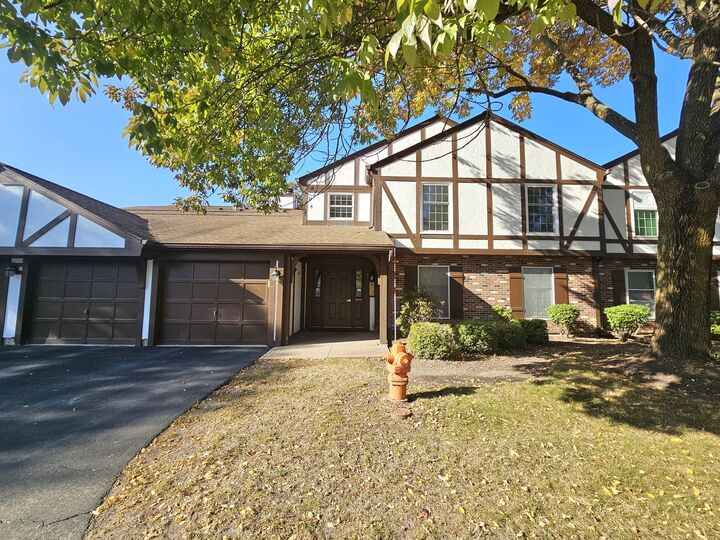 Property Photo:  43 Glencoe Court 202B  IL 60565 