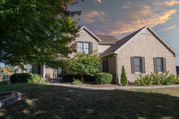 6 Knollbrook Court  Bloomington IL 61705 photo