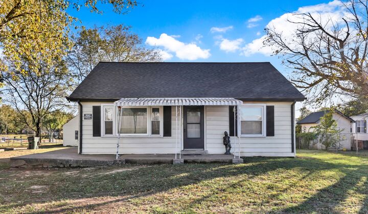 Property Photo:  739 W Eastland St  TN 37066
