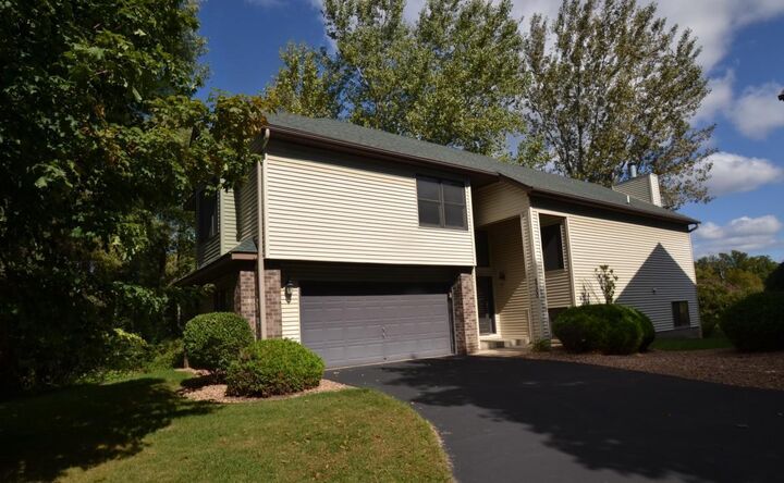 5700 Willow Trail  Shoreview MN 55126 photo