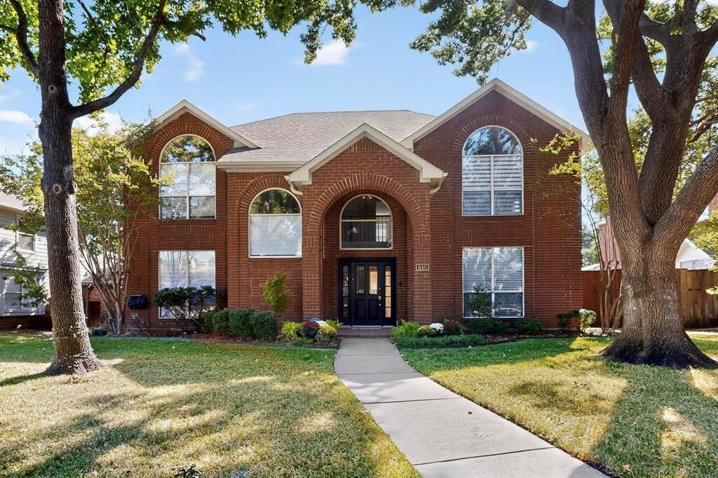 Property Photo:  640 Forest Bend Drive  TX 75025 