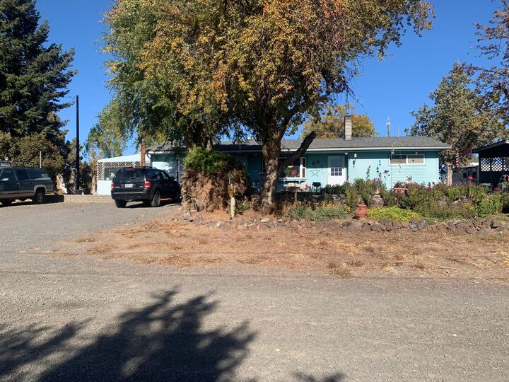 Property Photo: 64 NE Hodges Street OR 97741