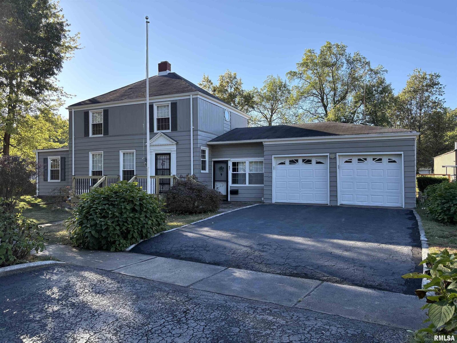 Property Photo:  831 E 5th Street  IL 62801 