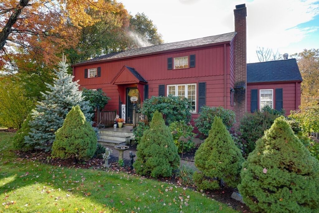 Property Photo: 99 Kings Grant Rd MA 01752