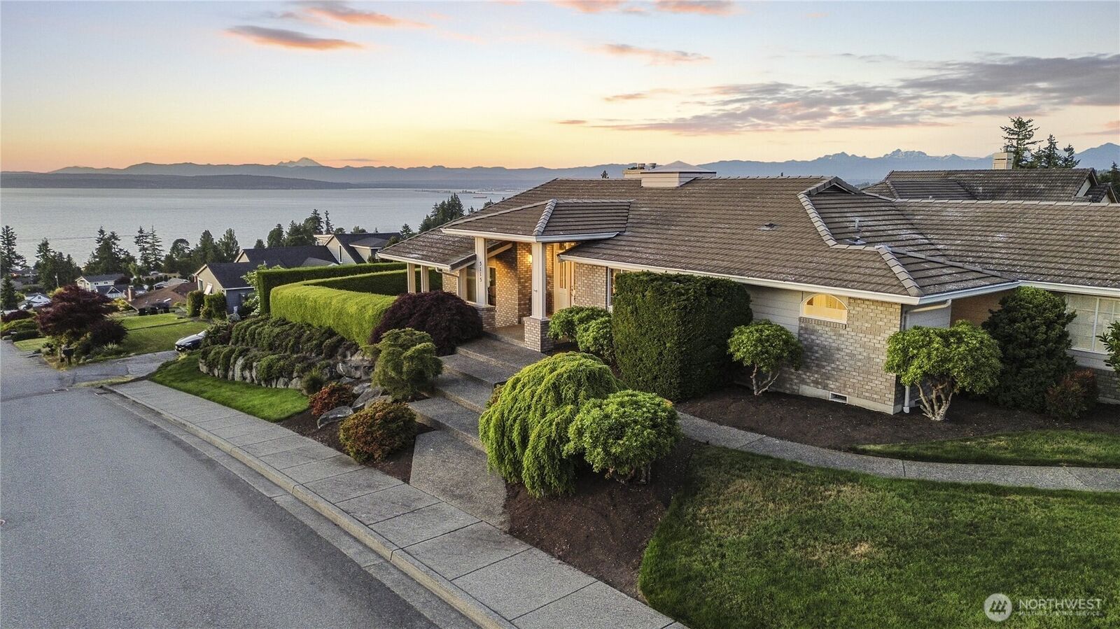 Property Photo: 5115 33rd Avenue W WA 98203