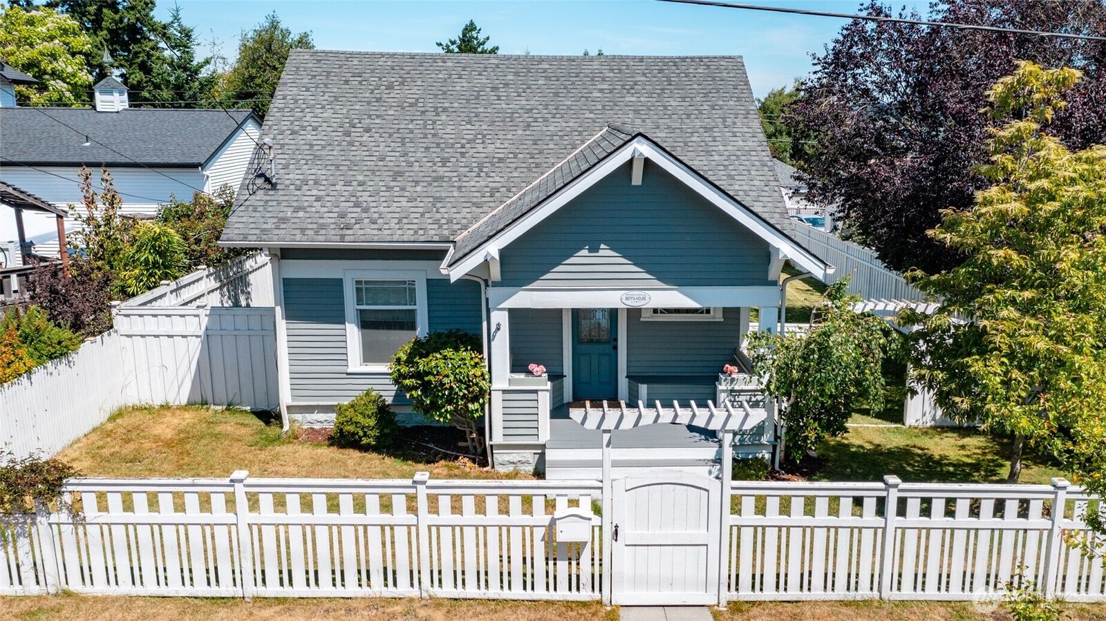 Property Photo:  1506  12th Street  WA 98221