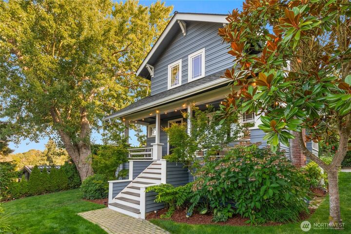 Property Photo:  427 W Armour Street  WA 98119 