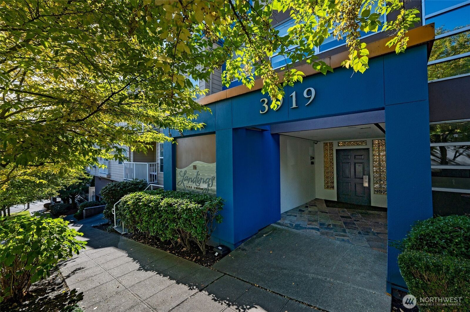 Property Photo: 3919 Latona Avenue NE 307 WA 98103