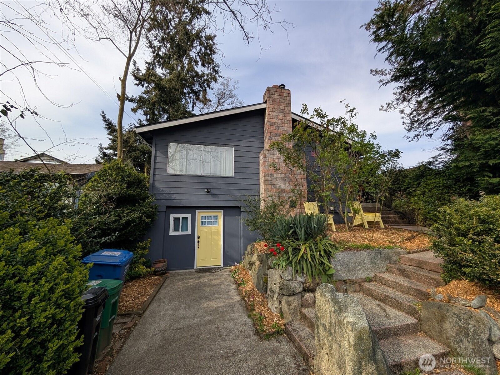 Property Photo:  936 N 101 Street  WA 98133 