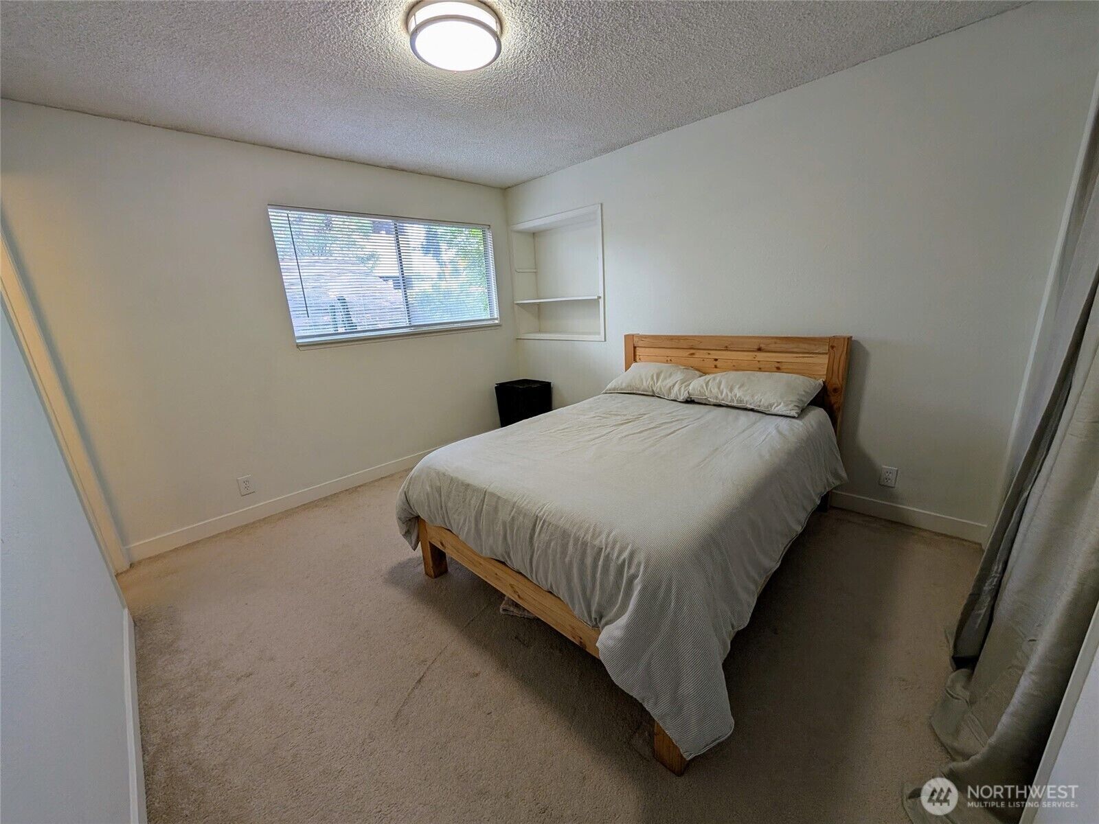 Property Photo: 936 N 101 Street WA 98133