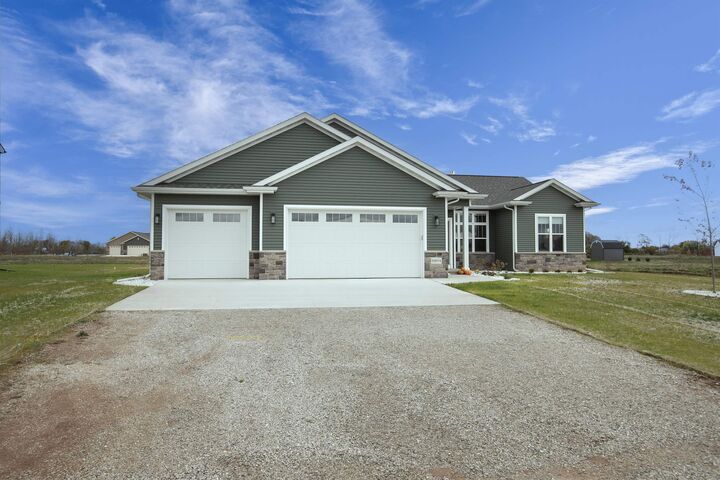 Property Photo: N8034 Oakwood Drive WI 54169-2705