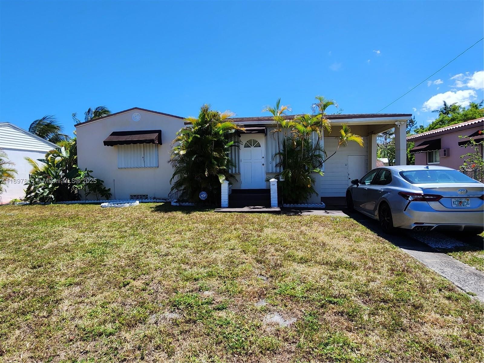 Property Photo: 1846 Wiley St FL 33020