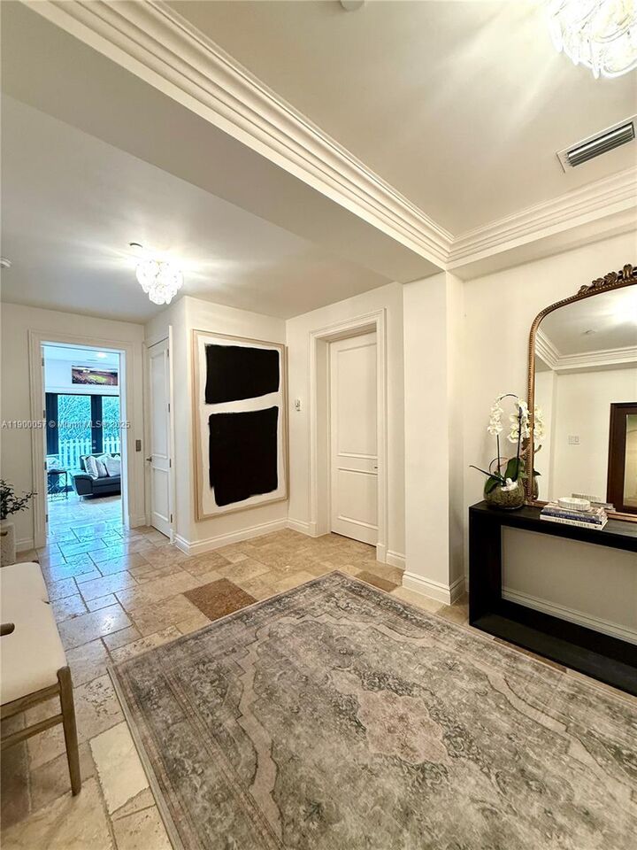 Property Photo:  6223 Paradise Point Dr  FL 33157 