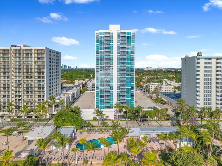 Property Photo: 2655 Collins Ave 1502 FL 33140