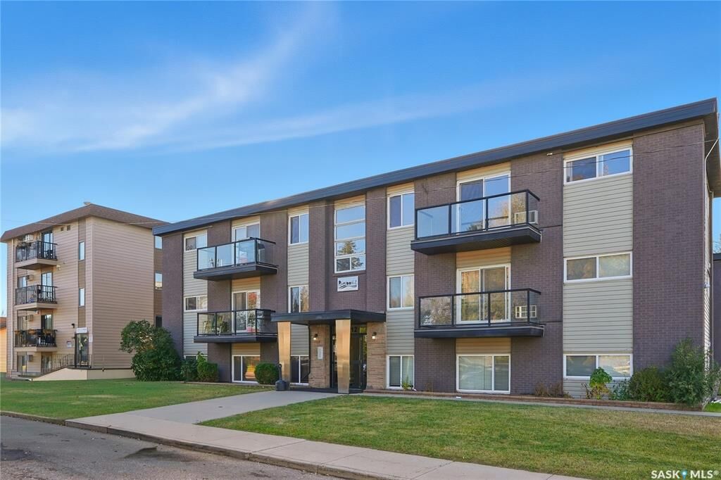 Property Photo:  2112 St Cecilia Street 3  SK S7M 0P2 