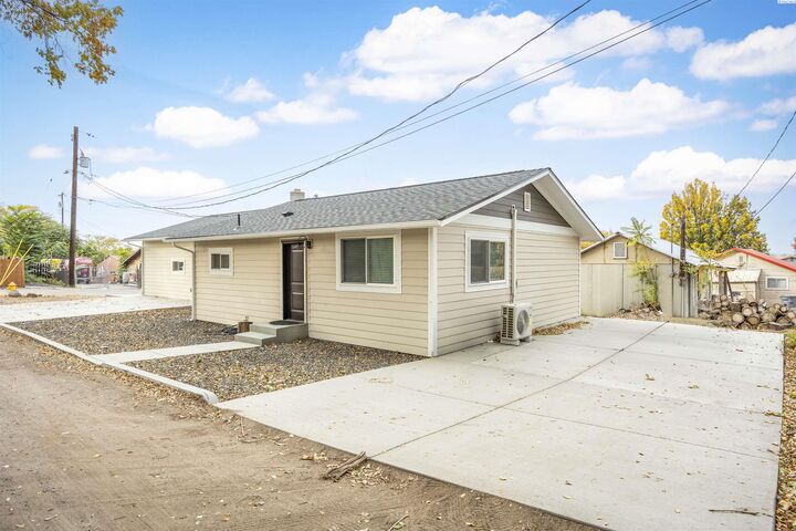 Property Photo:  1330 Louisiana Ave  WA 99352 