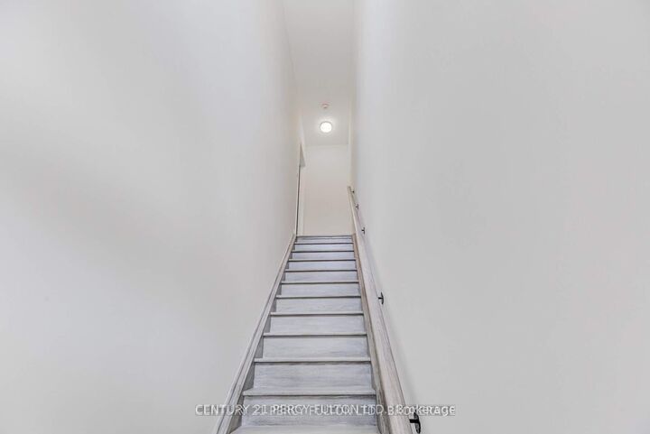 Photo de la propriété:  2550 Castlegate Crossing Drive 105  ON L1X 0G4 