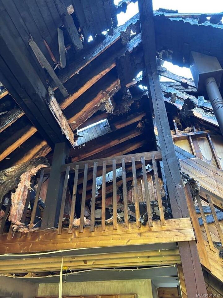 Photo de la propriété:  720 Spider Lake Rd  BC V9K 2L7 