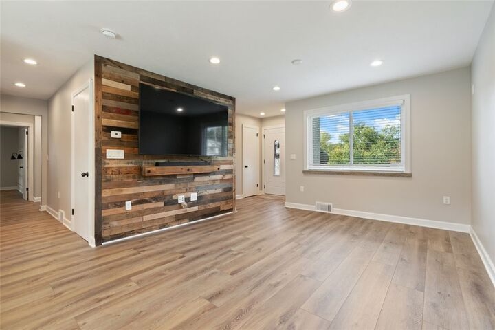 Property Photo:  9280 Woodcrest Rd  PA 15237