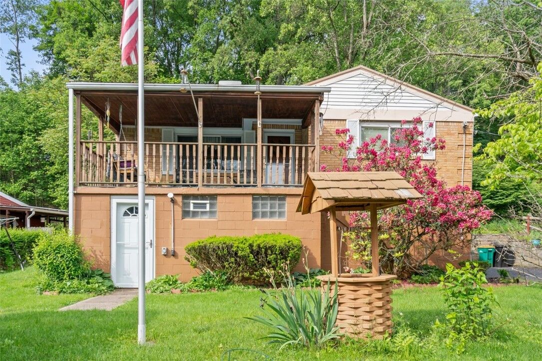 Property Photo:  100 Longvue Dr  PA 15237