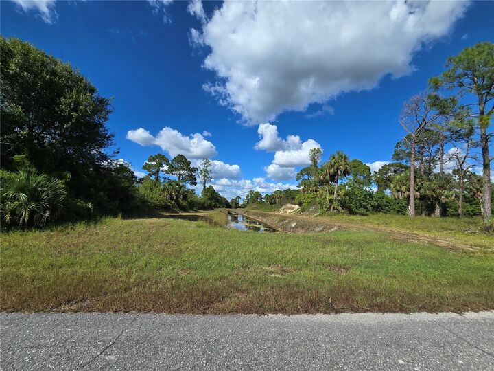 Property Photo:  425 Wilder Avenue S  FL 33974