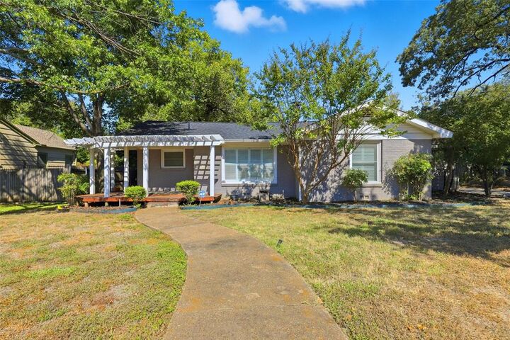 2217 Yucca Avenue  Fort Worth TX 76111 photo